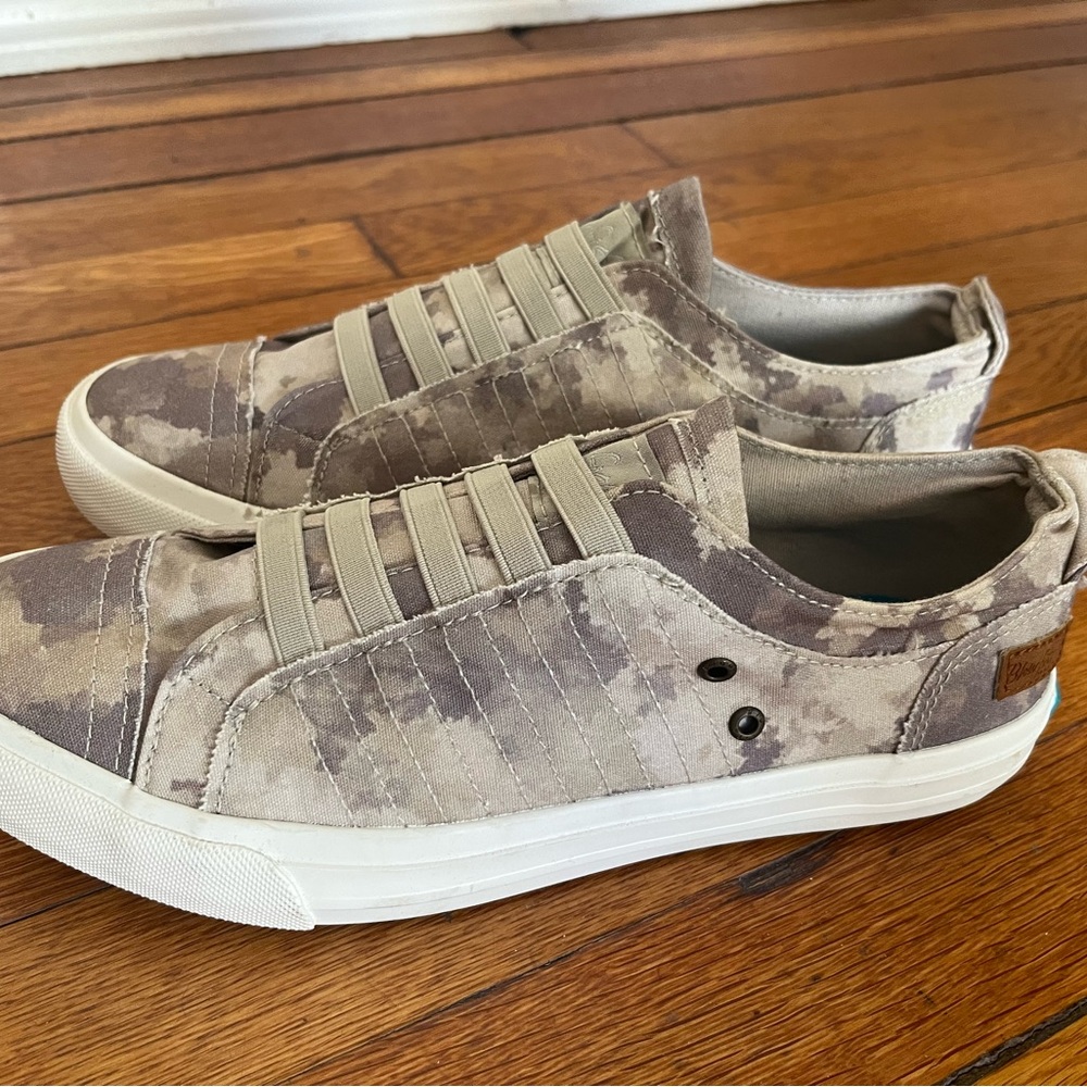 👟⭐️👟BRAND NEW Blowfish Camouflage Sneakers, SIZE 9 👟⭐️👟